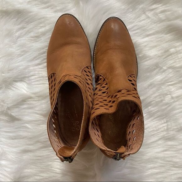 Seychelles Ankle Boots Bearing Laser Cut Bootie Tan Size 7 - Picture 6 of 8